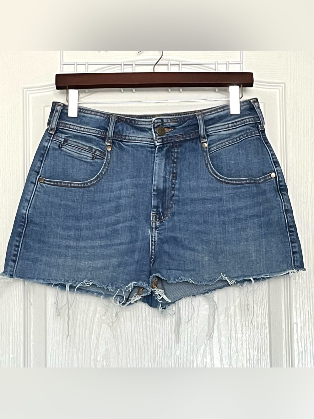 Pilcro Anthropologie High Rise Frayed Denim Shorts Size 26 Medium Wash